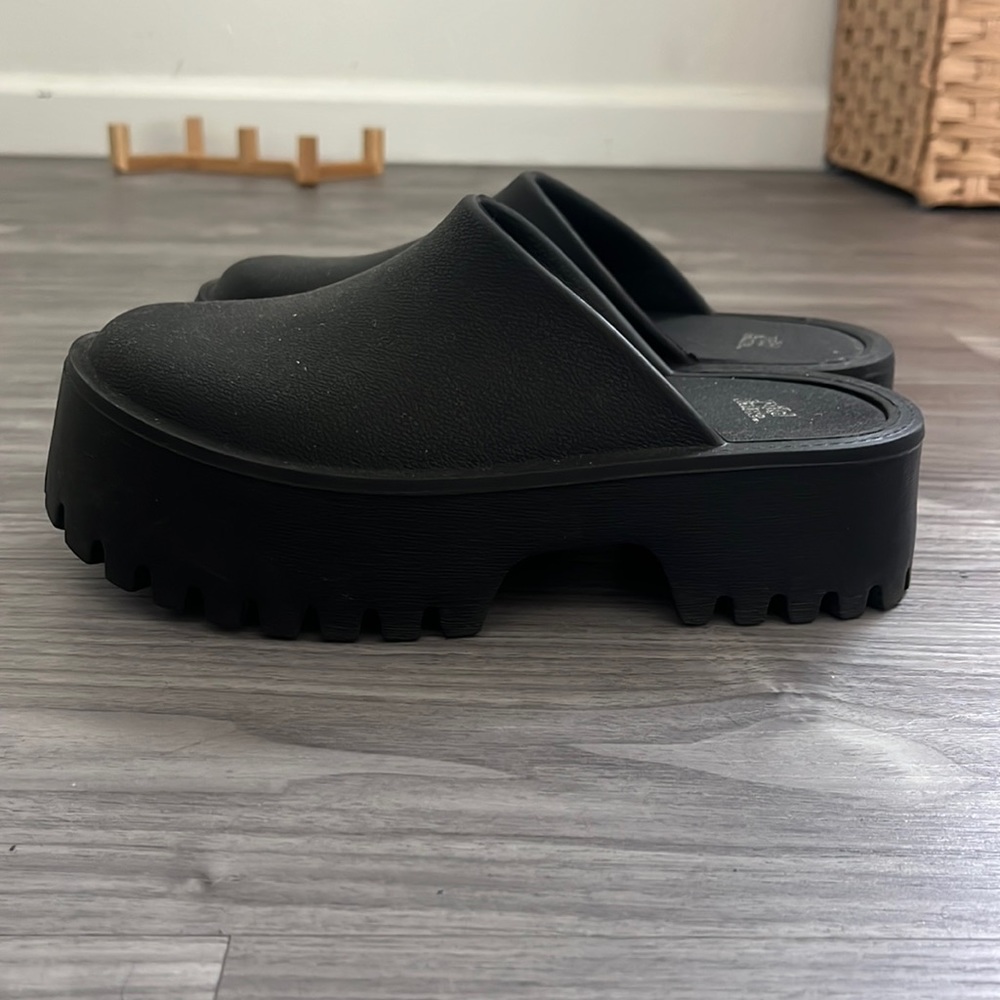 Target Wild Fable clog slipper sandal size 6